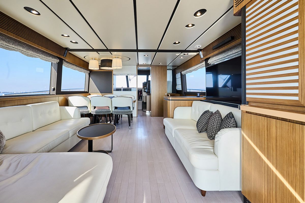 AZIMUT MAGELLANO 66 yacht