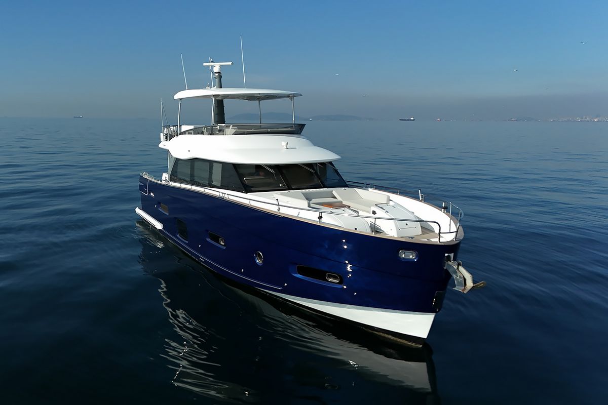 AZIMUT MAGELLANO 66 yacht
