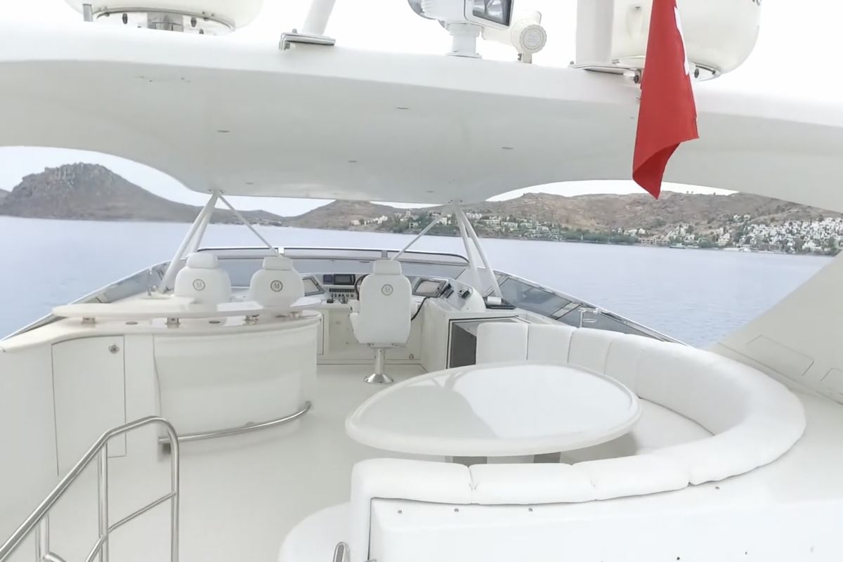 MARQUIS 690 FLY yacht