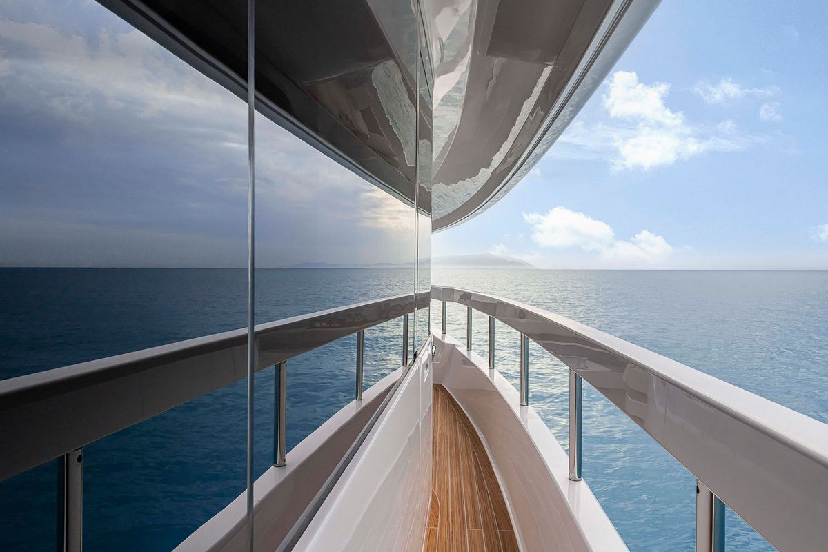 FERRETTI INFYNITO 90 yacht
