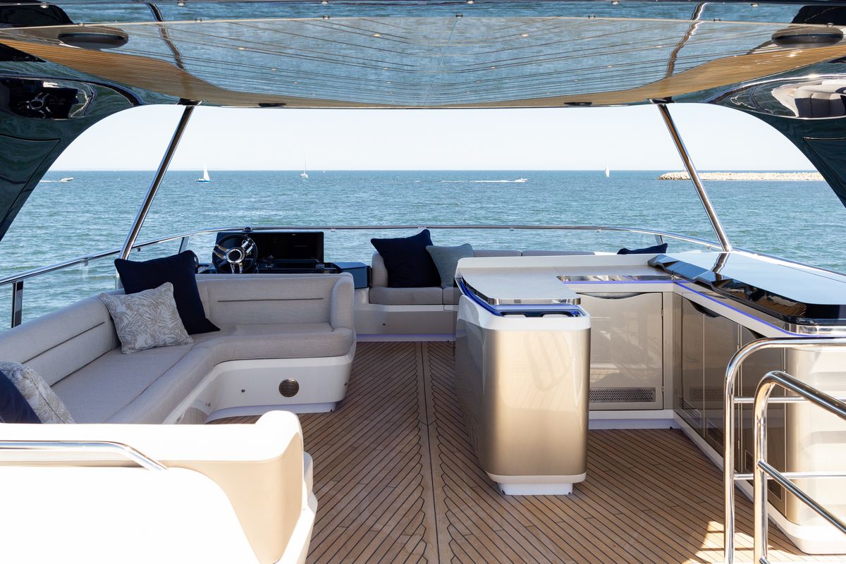 GALEON 620 FLY yacht