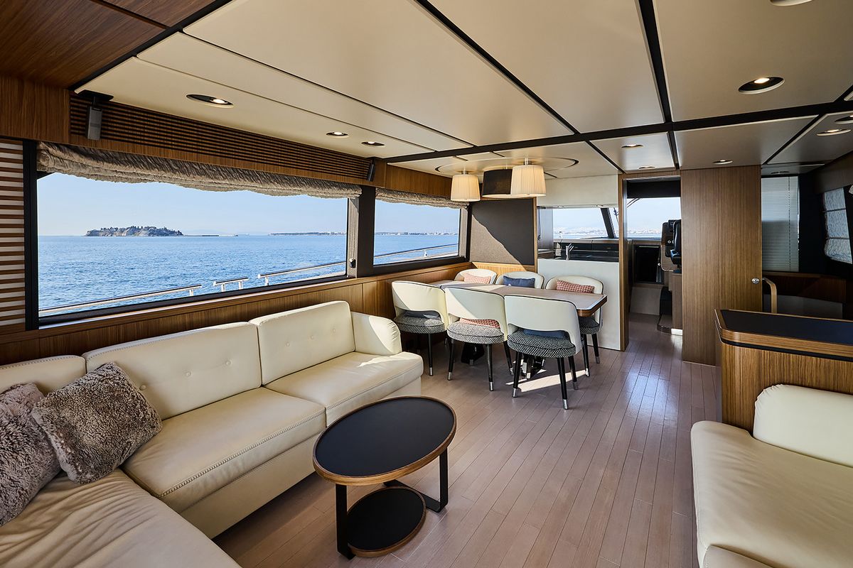 AZIMUT MAGELLANO 66 yacht