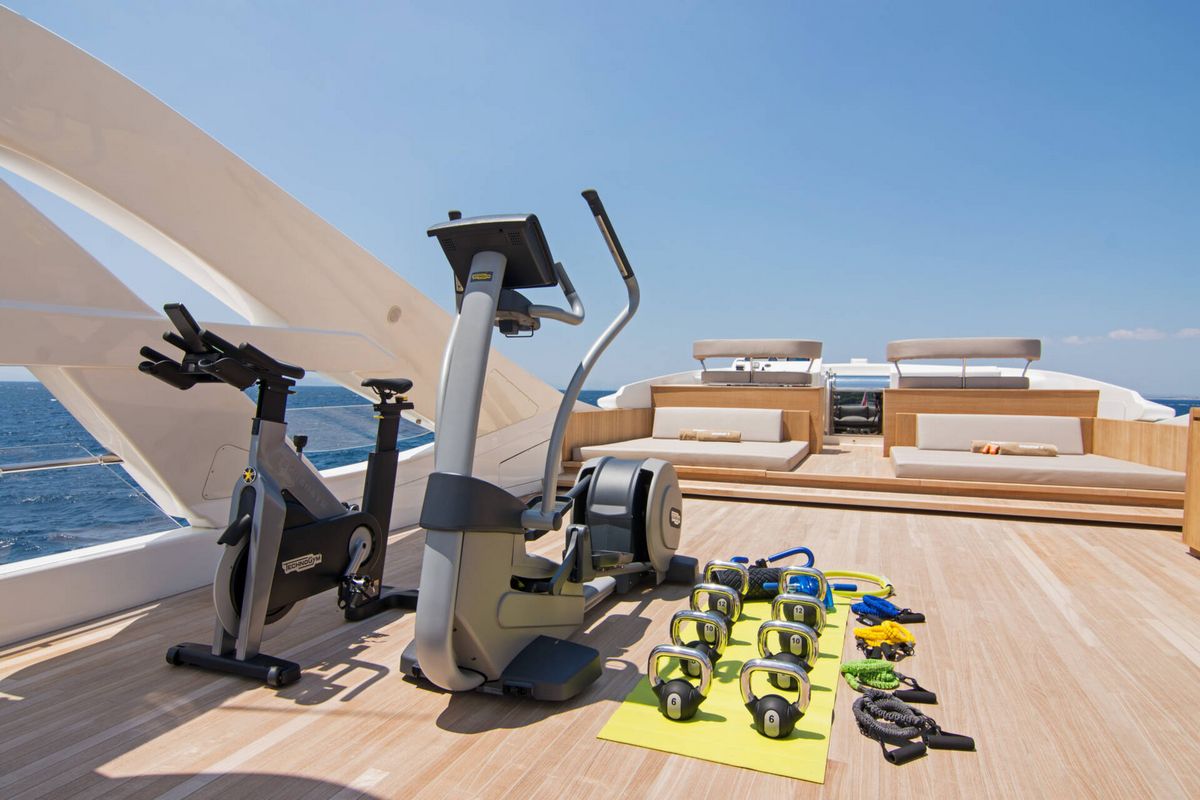 WHISPER V yacht
