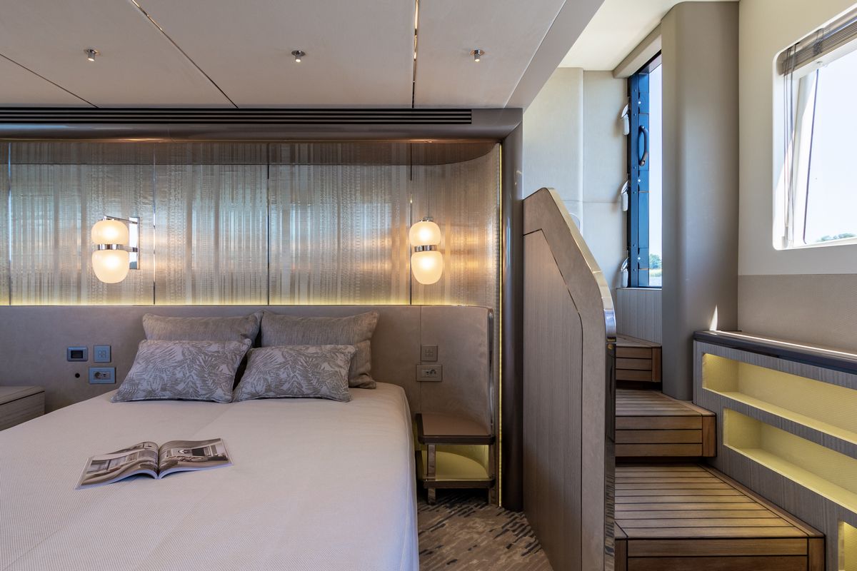 GALEON 620 FLY yacht