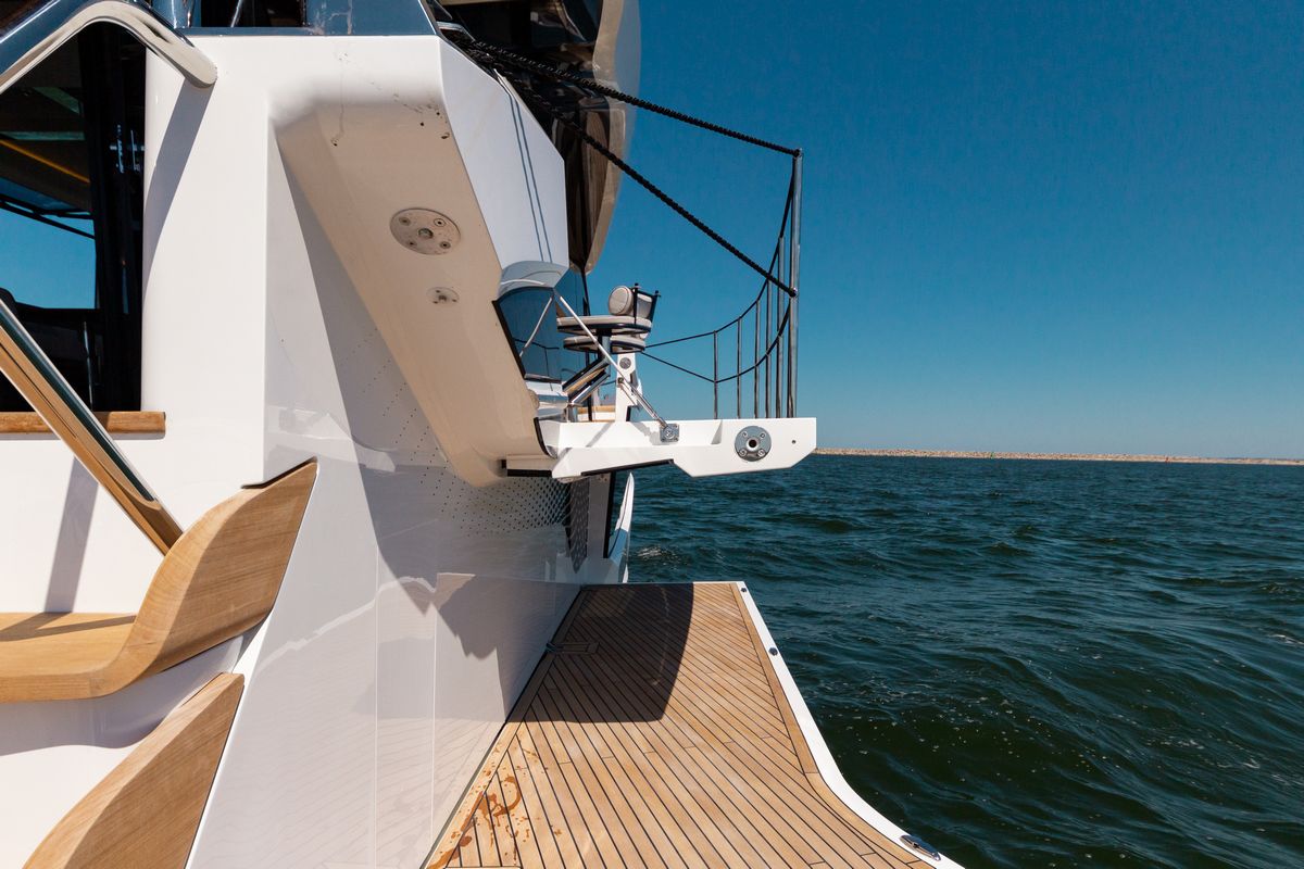 GALEON 620 FLY yacht