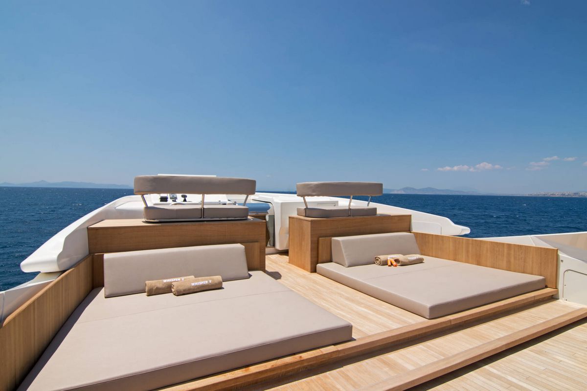 WHISPER V yacht