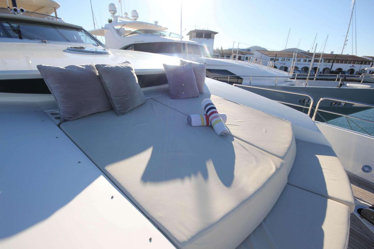 SHE GOT THE HOUSE yacht