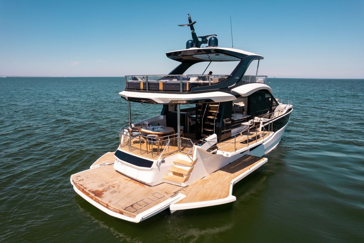 GALEON 620 FLY yacht
