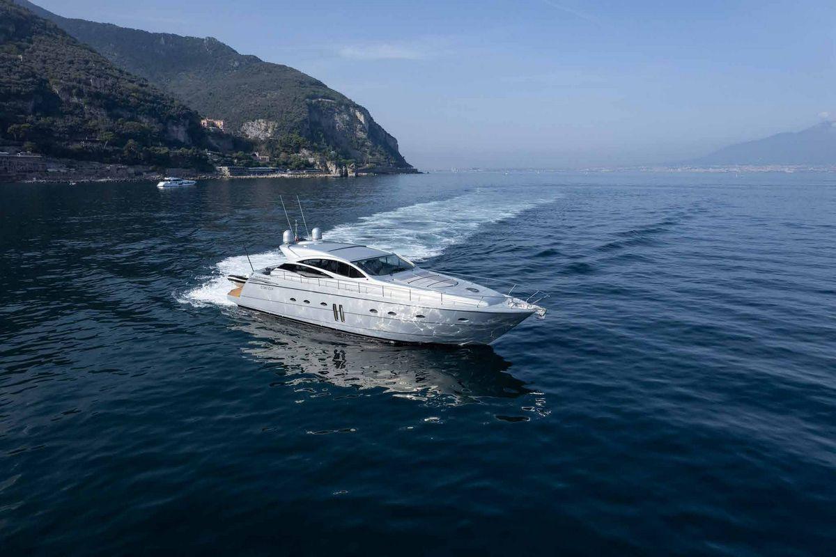 PERSHING 62 yacht