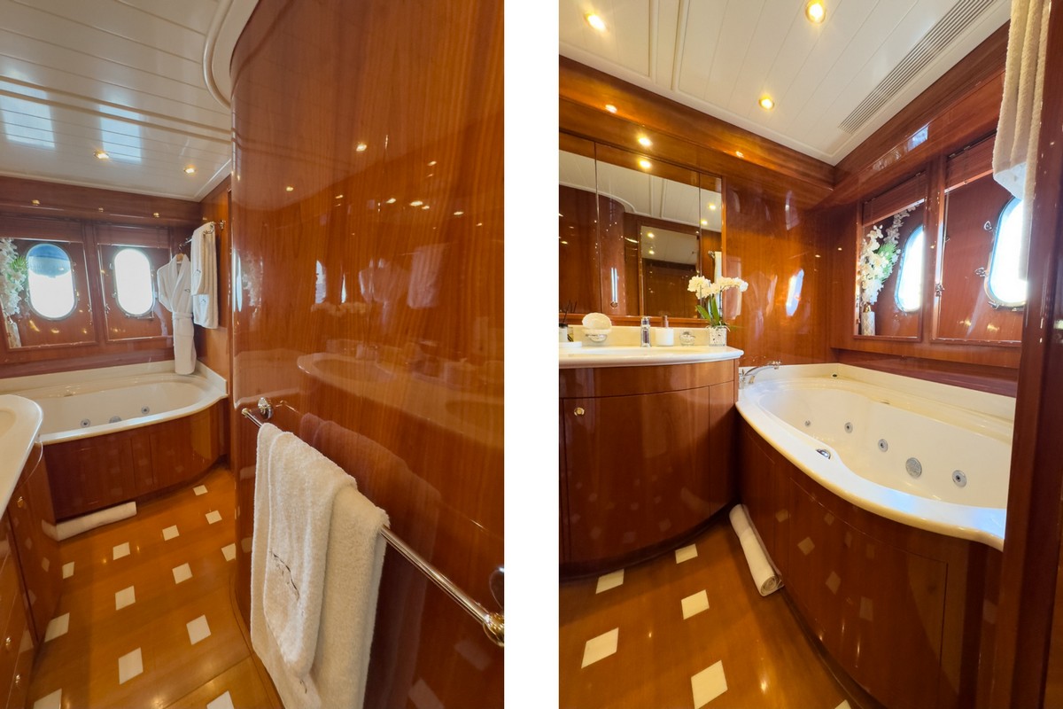 GUY COUACH 2800 yacht