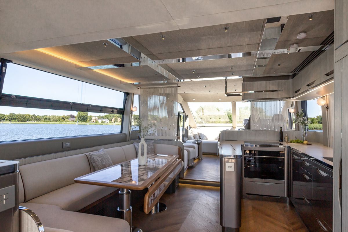 GALEON 620 FLY yacht