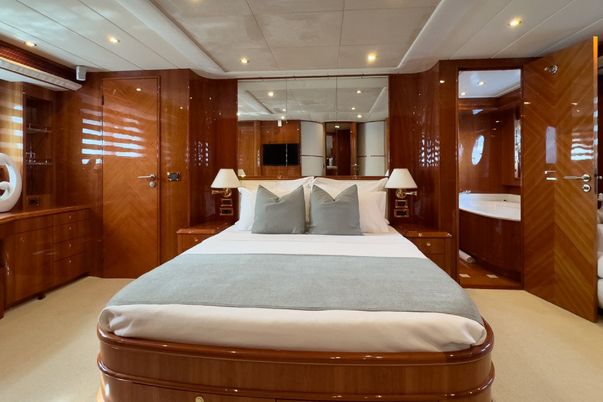 GUY COUACH 2800 yacht
