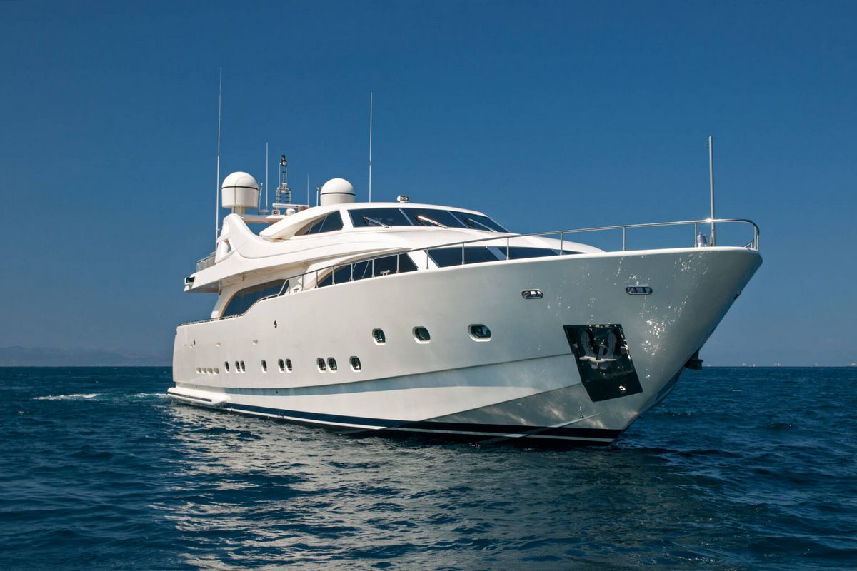 WHISPER V yacht