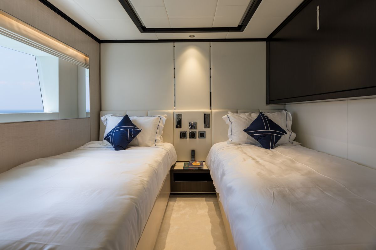 MAJESTY 120 yacht