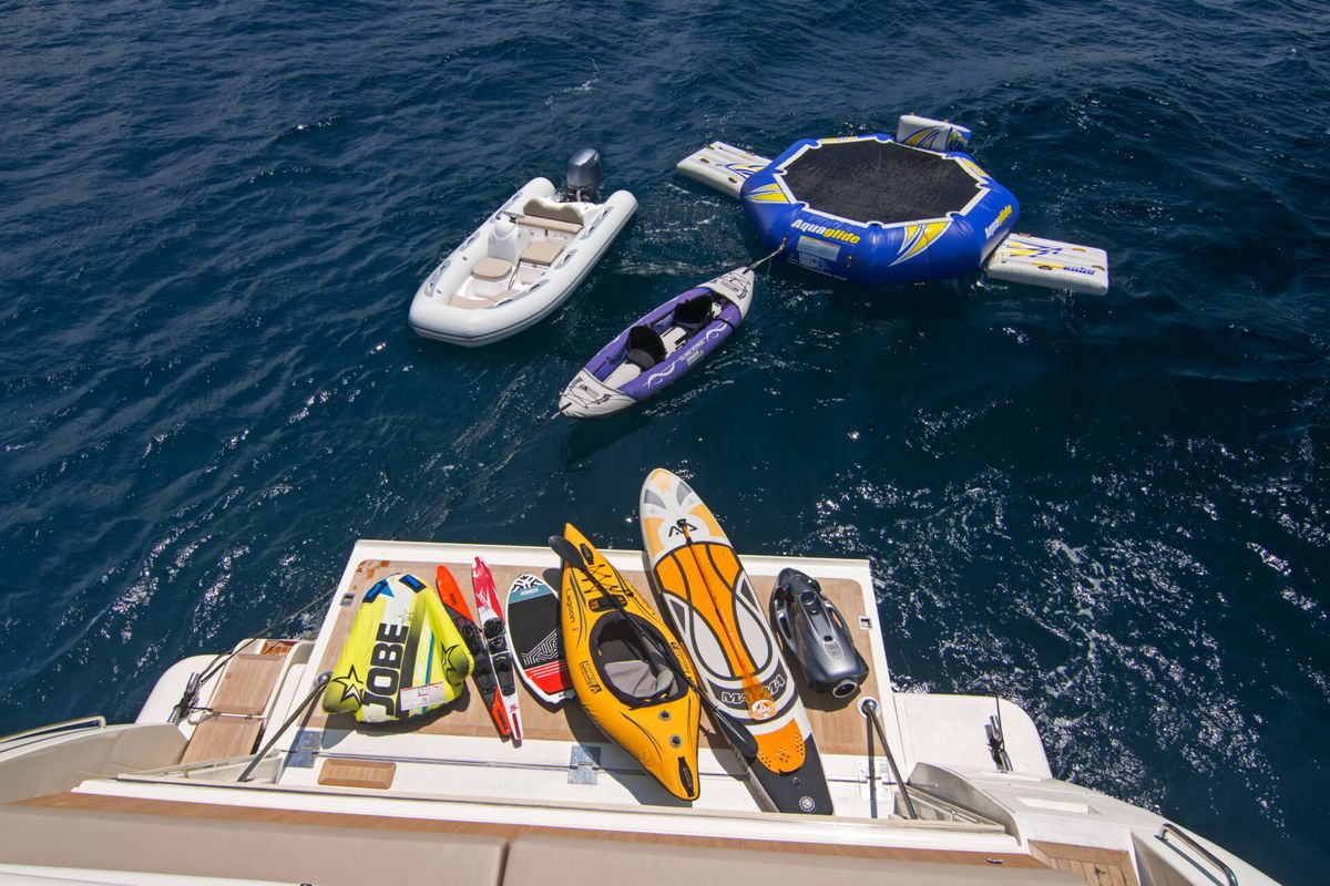 WHISPER V yacht