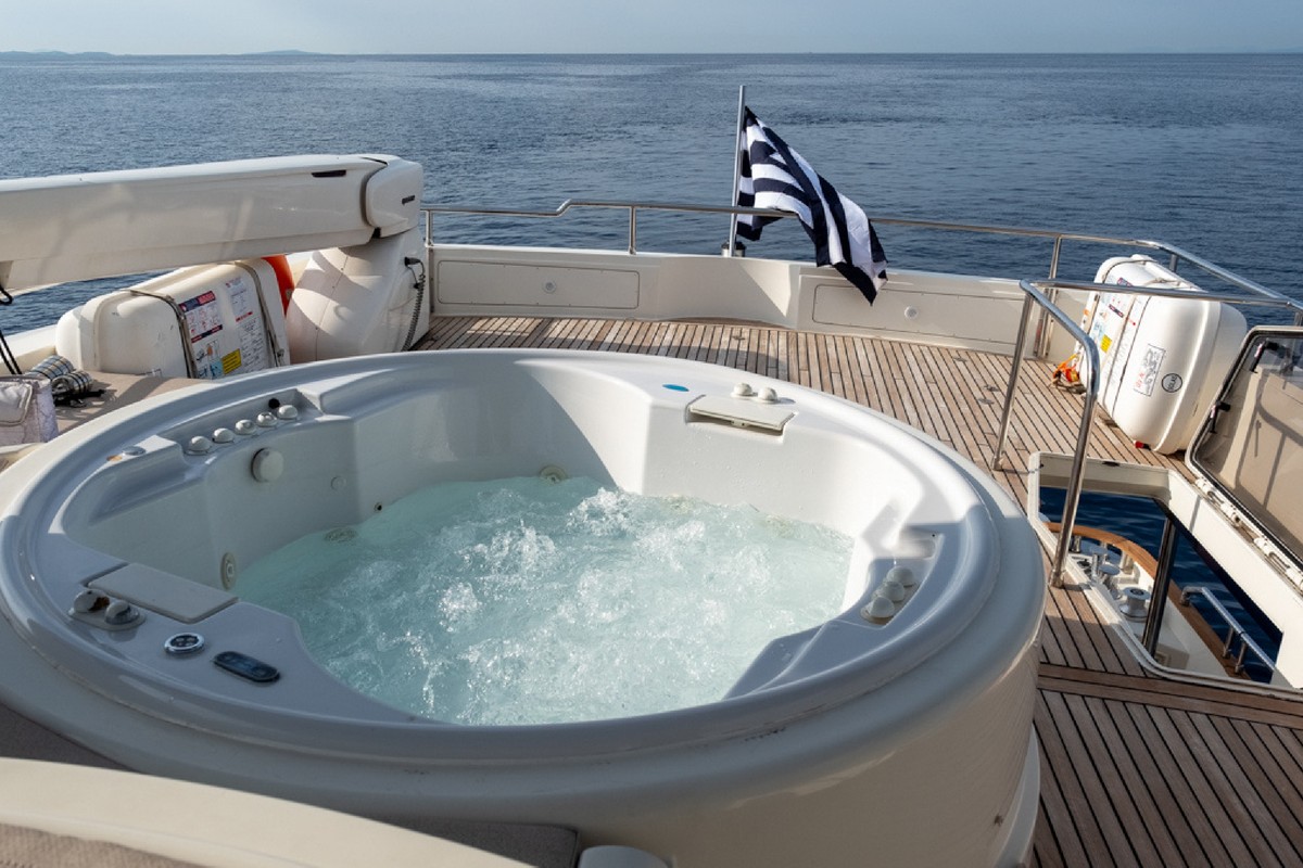 GUY COUACH 2800 yacht