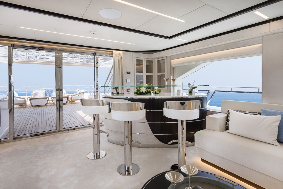 MAJESTY 120 yacht