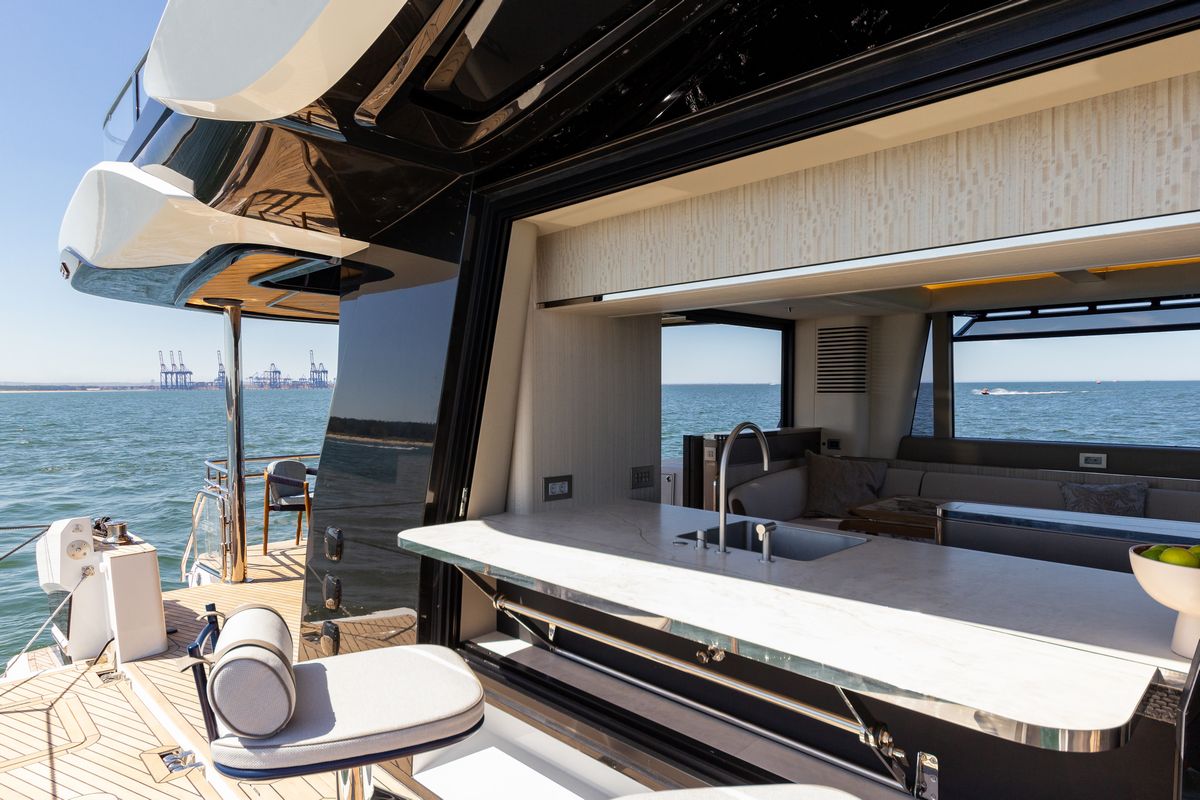 GALEON 620 FLY yacht