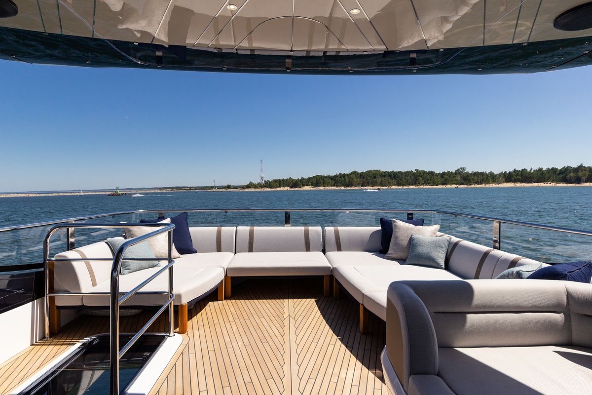 GALEON 620 FLY yacht