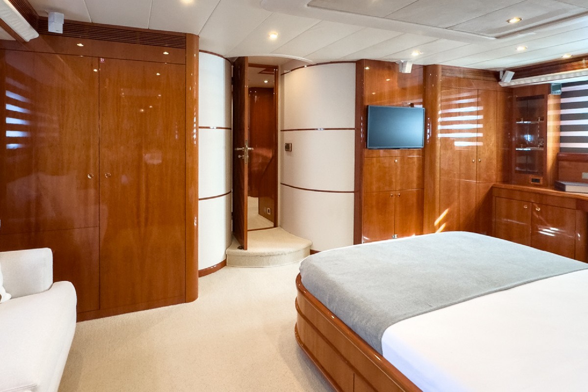 GUY COUACH 2800 yacht