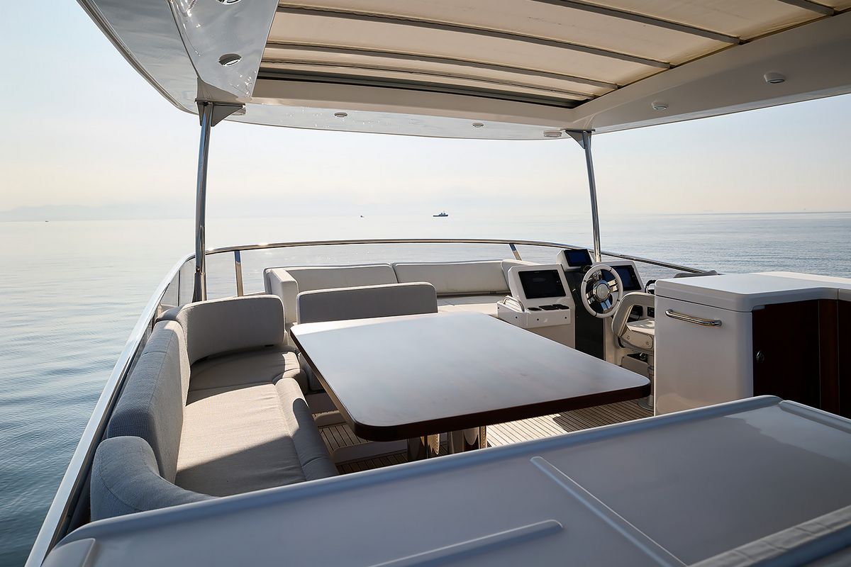AZIMUT MAGELLANO 66 yacht