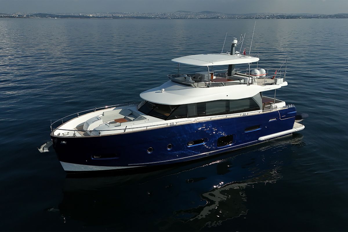 AZIMUT MAGELLANO 66 yacht