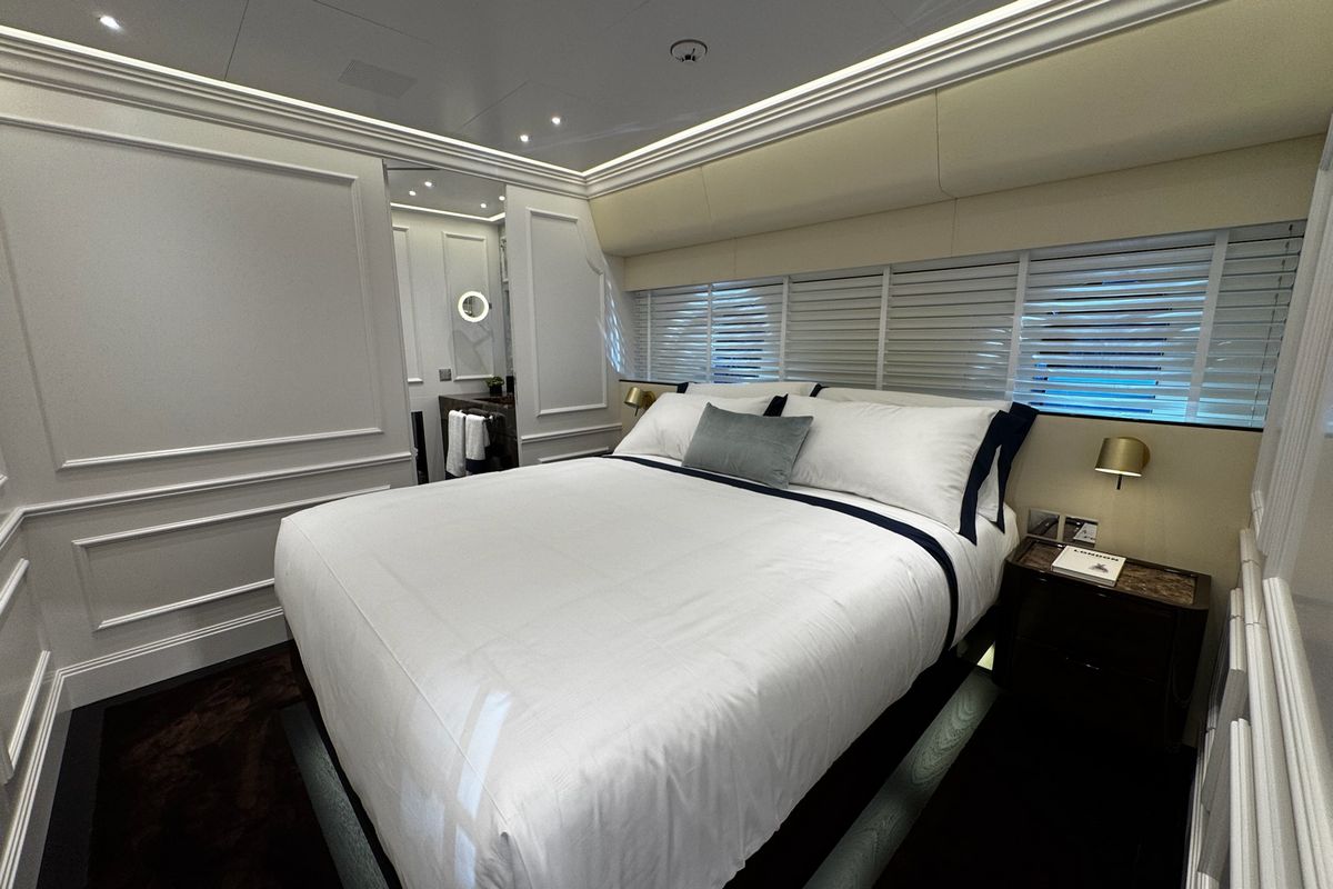 PICCHIOTTI 24 yacht