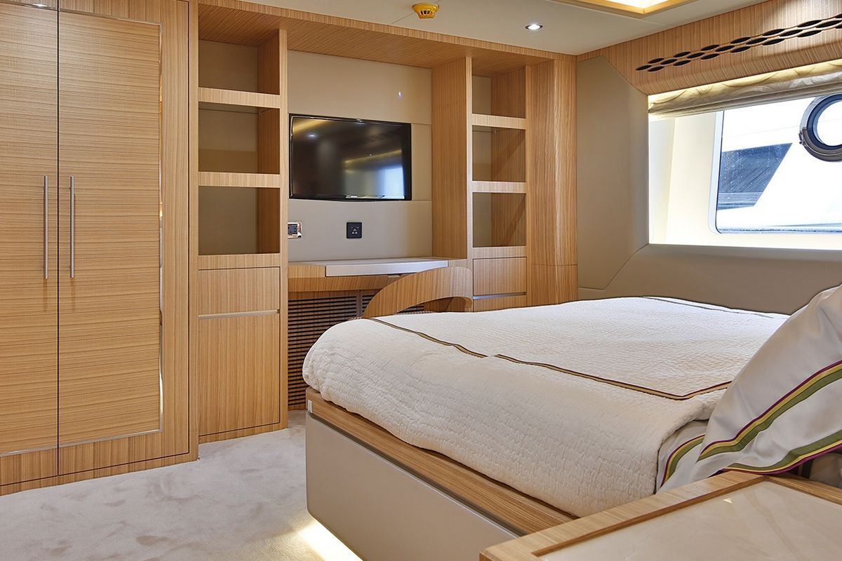 NOMAD 65 yacht