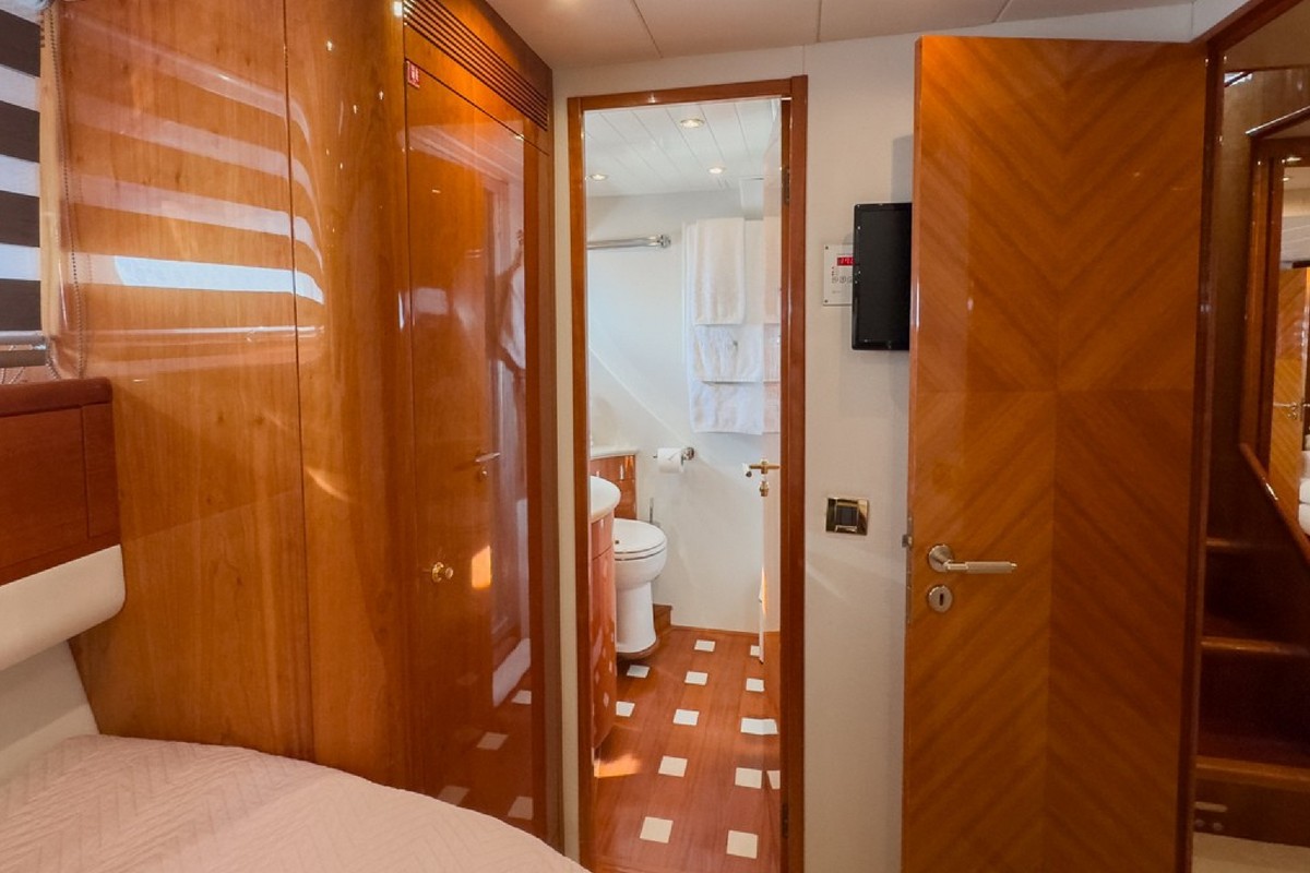 GUY COUACH 2800 yacht