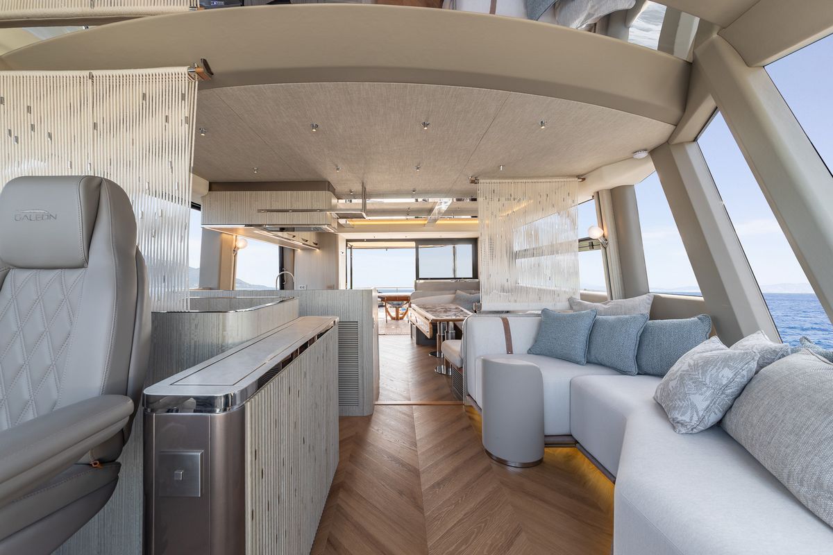 GALEON 620 FLY yacht