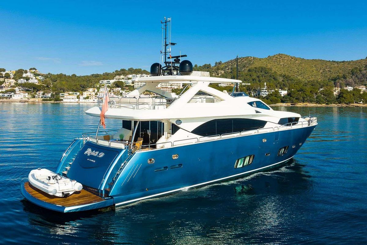 SHE GOT THE HOUSE yacht