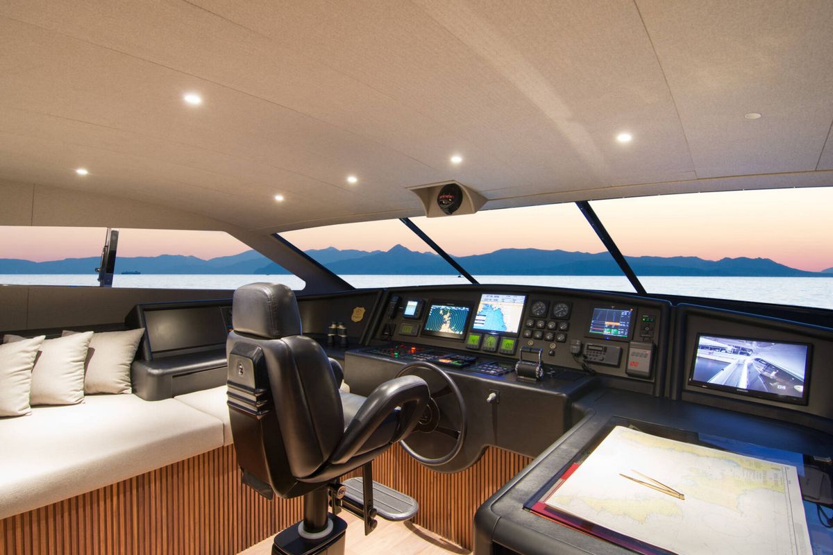 WHISPER V yacht