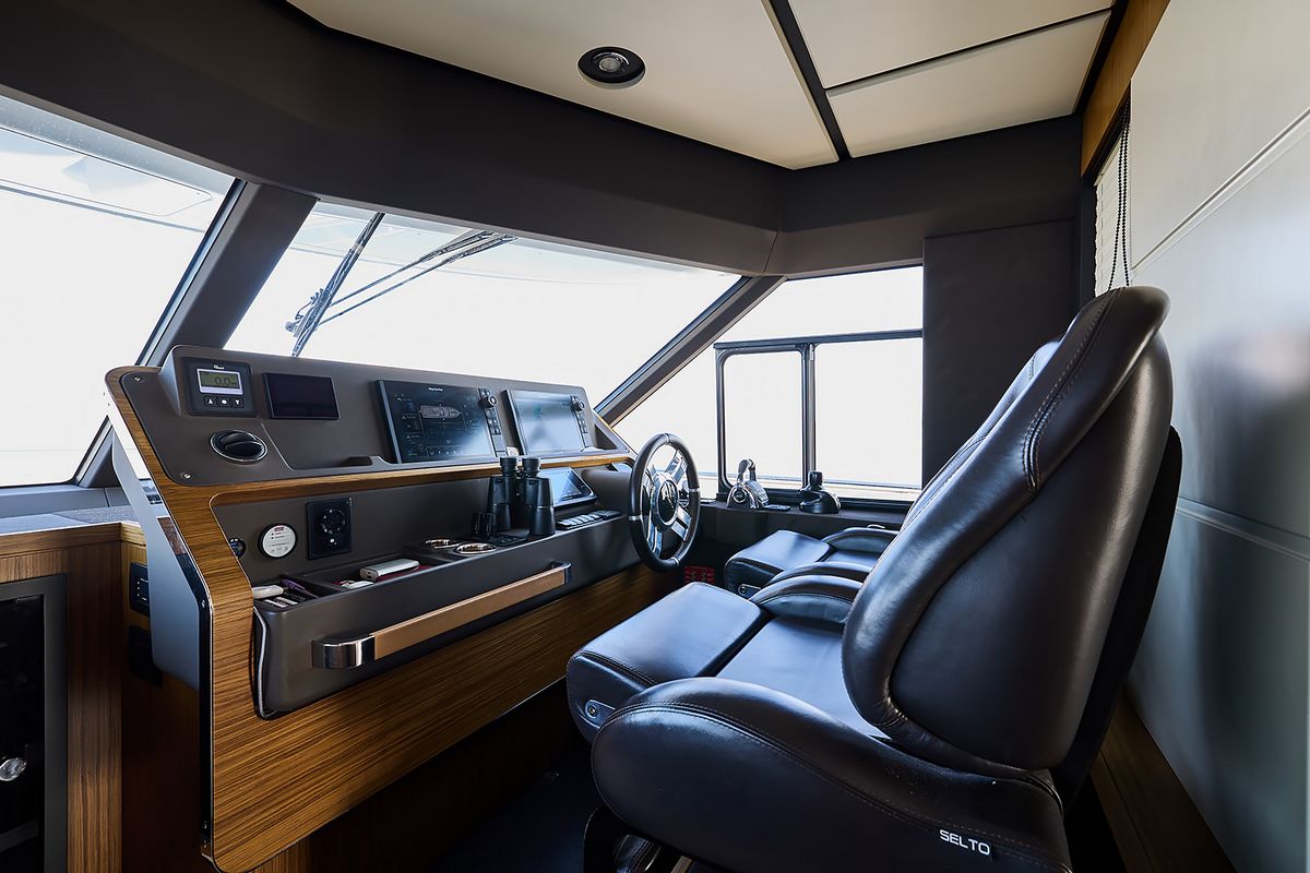 AZIMUT MAGELLANO 66 yacht