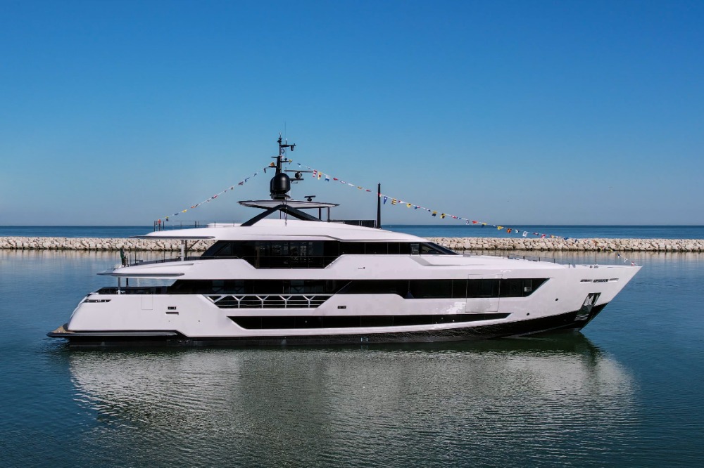 customline140launchsuperyachtyardancona1.jpg