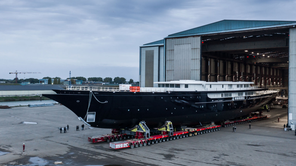 Building the largest sailing yacht in the world.