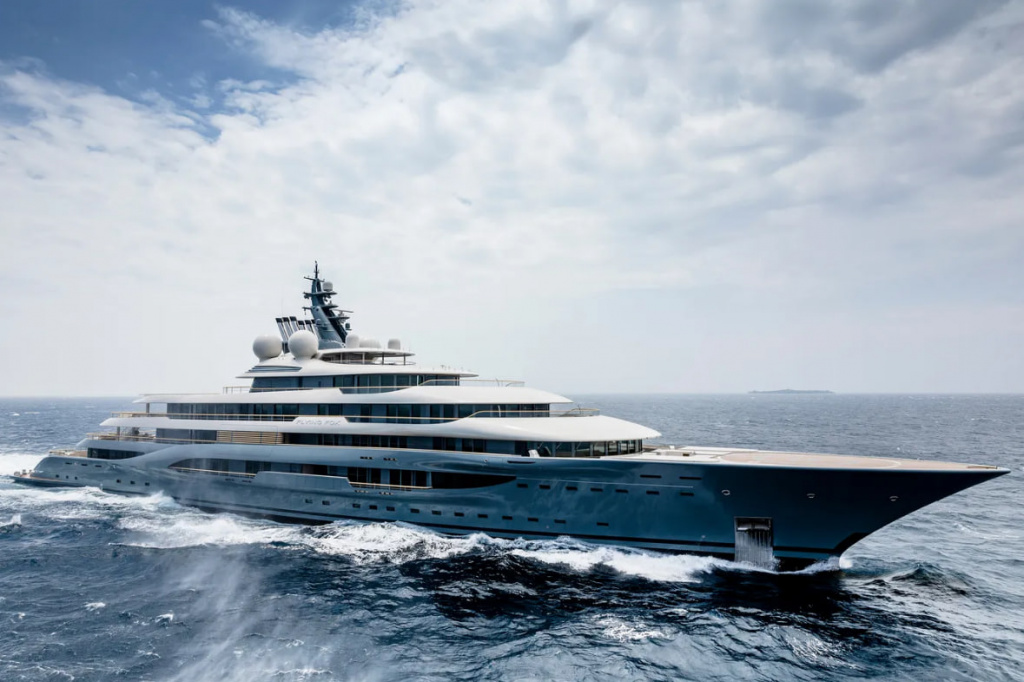 flying fox lurssen.jpg