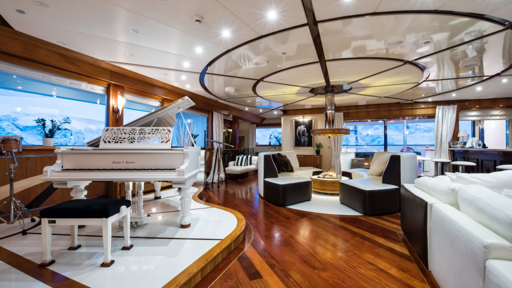 Legend-Yacht-Charter-18.jpeg