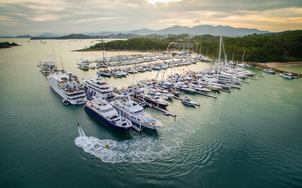 20161214-18_Thailand-Yacht-Show-2016_Day-5-1530-VIEW-OF-AO-PO-GRAND-MARINA-FLY-BOARD-DEMONSTRATION-UNDERWAY.jpg