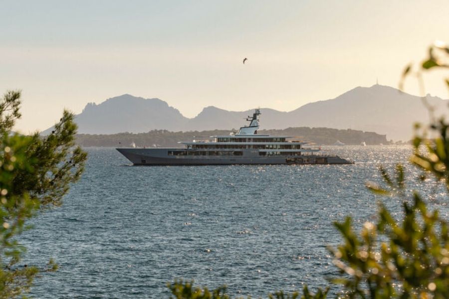 Steven Spielberg's New Mega-Yacht 109m Seven Seas Steven Spielberg's New Mega-Yacht 109m Seven Seas