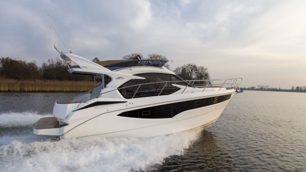 Galeon 360 fly.jpg