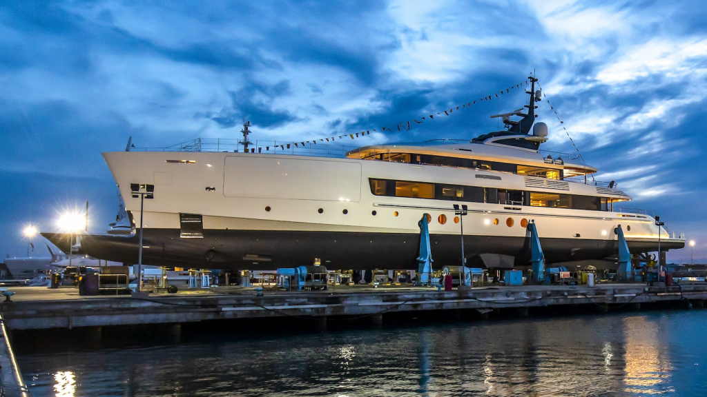 Benetti-FB283_launch.jpg