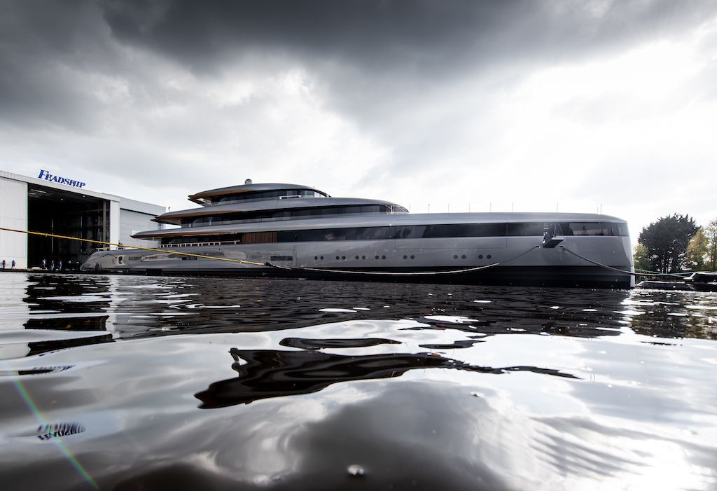 feadships-obsidian-heads-out-on-sea-trials.jpg