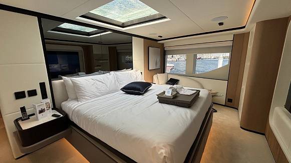 MAJESTY 112 TERRACE yacht