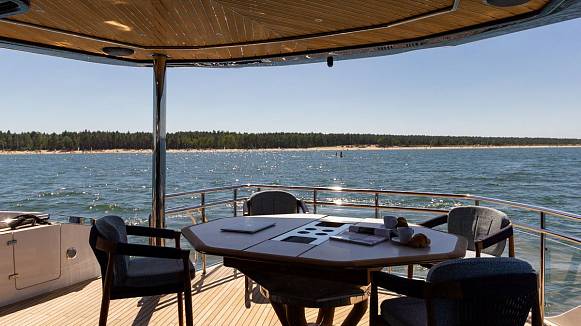 GALEON 620 FLY yacht