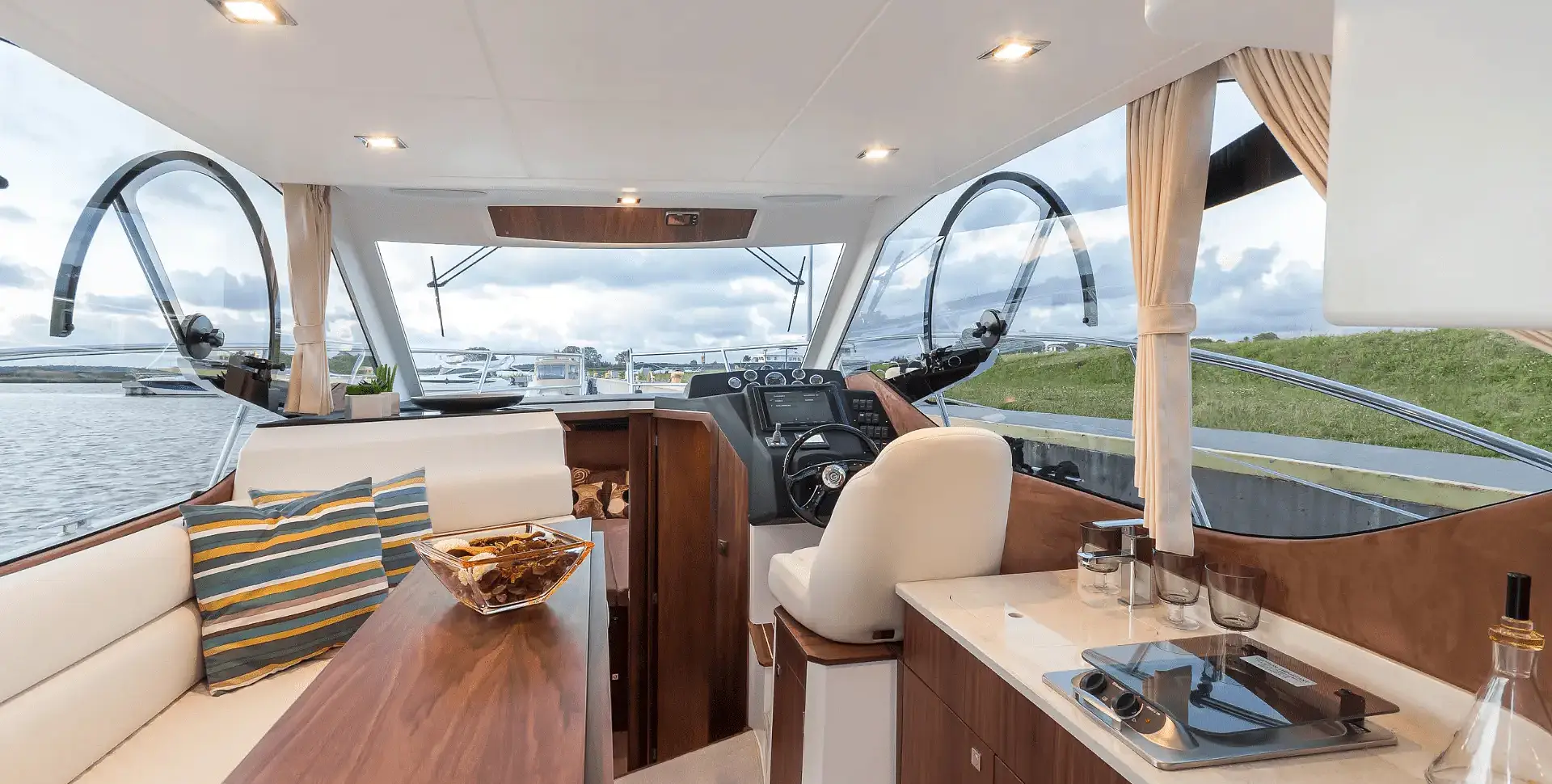 GALEON 300 FLY yacht