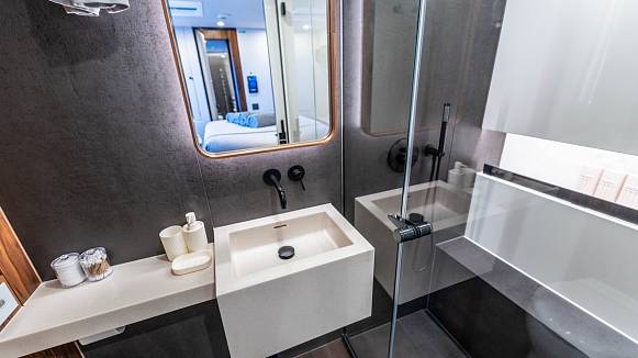 SUNREEF 60 SAILING yacht