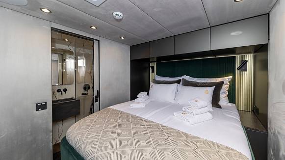 SUNREEF 60 SAILING yacht