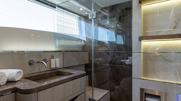 GALEON 620 FLY yacht