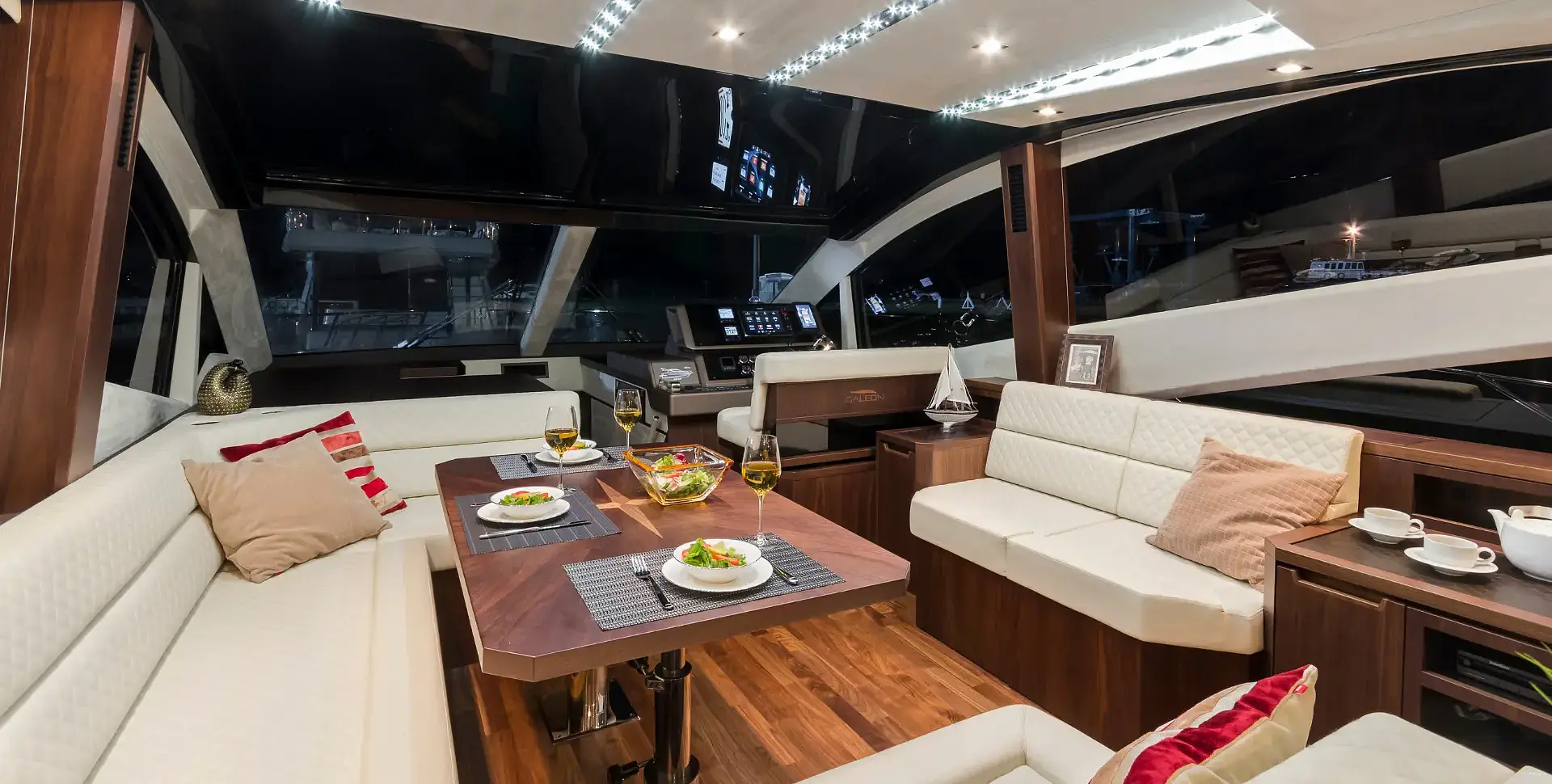 GALEON 560 SKY yacht