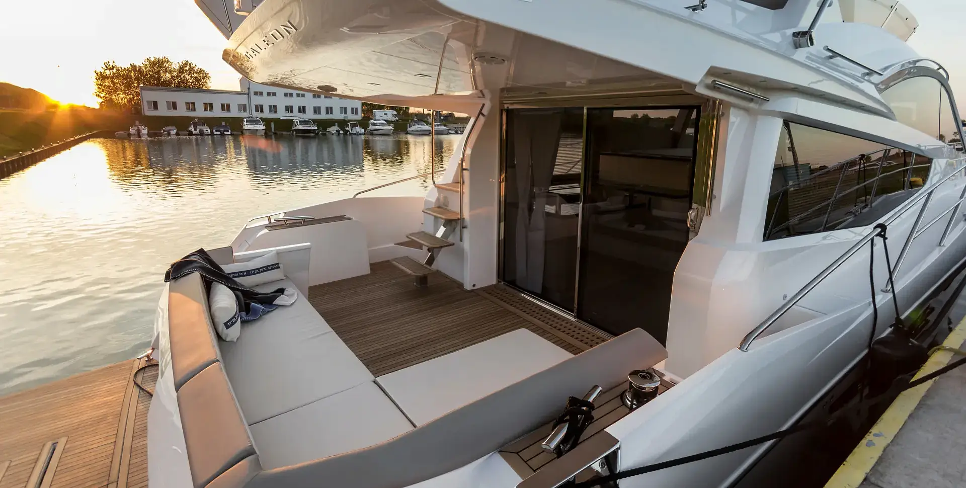 GALEON 550 FLY yacht